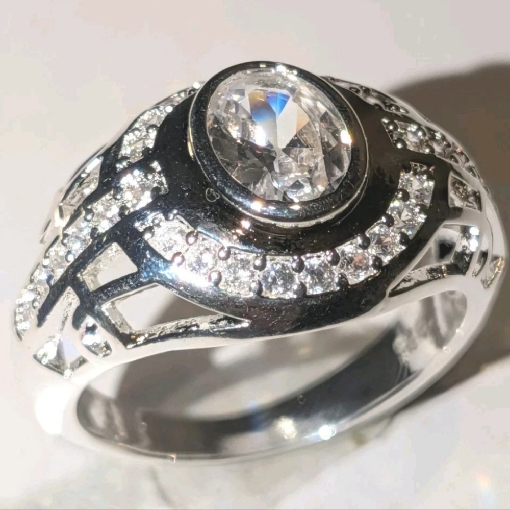 High Quality Sophisticated Men's 925 Silver Ring with  Halo Centerpiece Sz 9